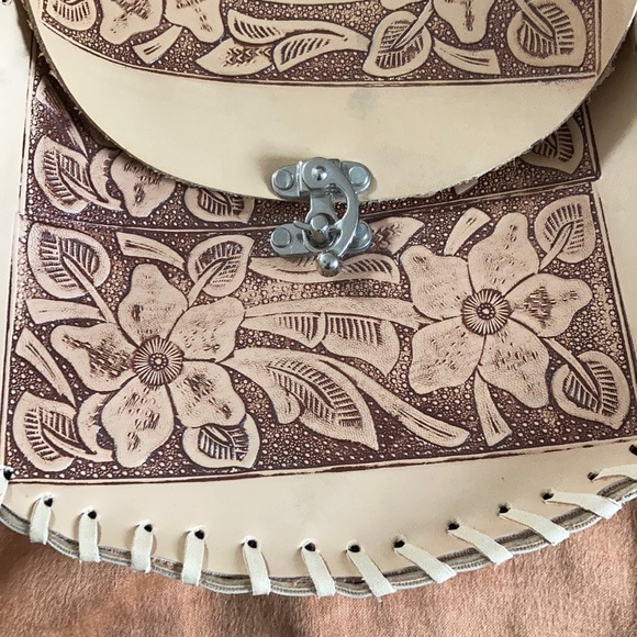 Leather tooled bohemian saddle bag - Picture 2 of 9